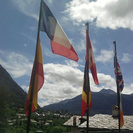 Hotel Ottoz Meublé Courmayeur Exterior foto