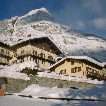 Hotel Ottoz Meublé Courmayeur Exterior foto