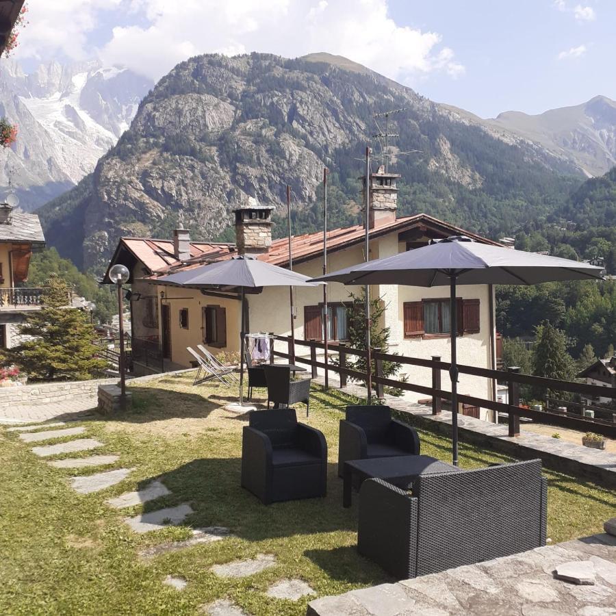 Hotel Ottoz Meublé Courmayeur Exterior foto