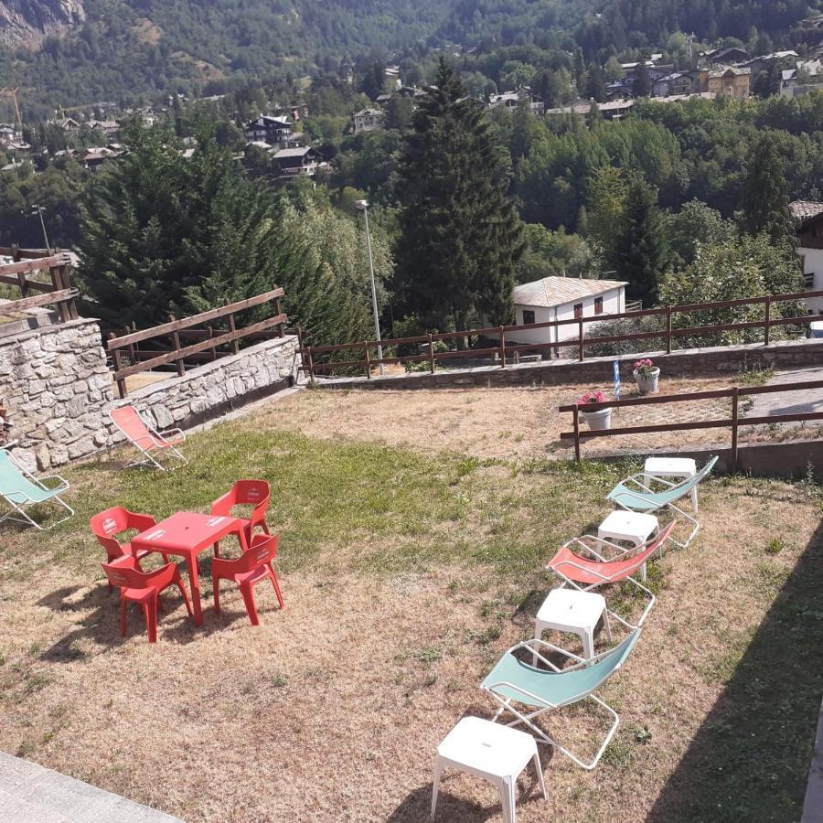 Hotel Ottoz Meublé Courmayeur Exterior foto