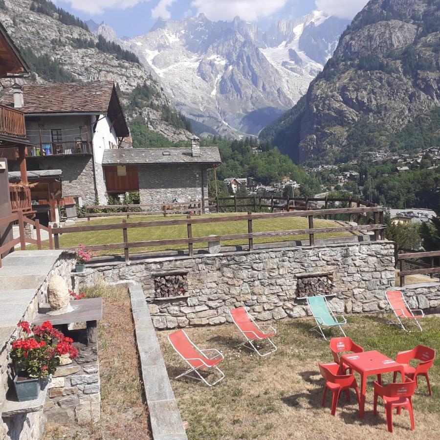 Hotel Ottoz Meublé Courmayeur Exterior foto