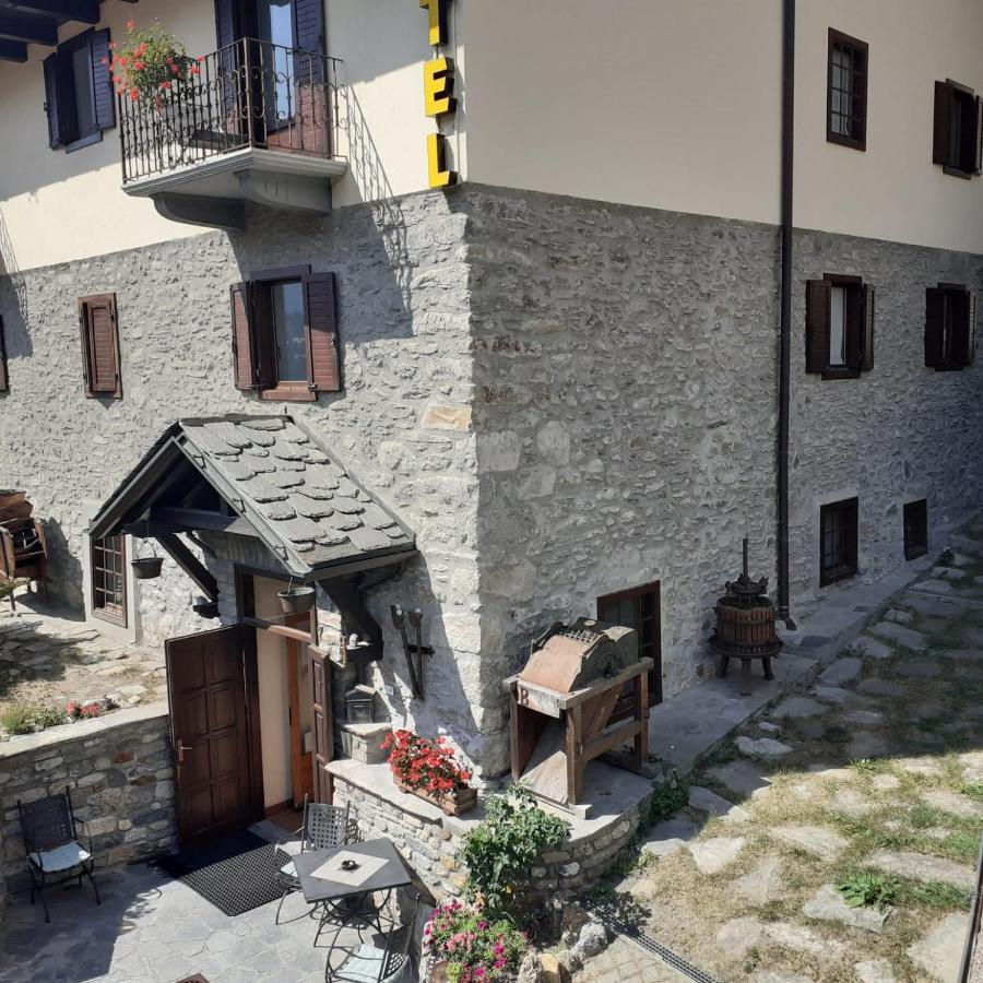 Hotel Ottoz Meublé Courmayeur Exterior foto