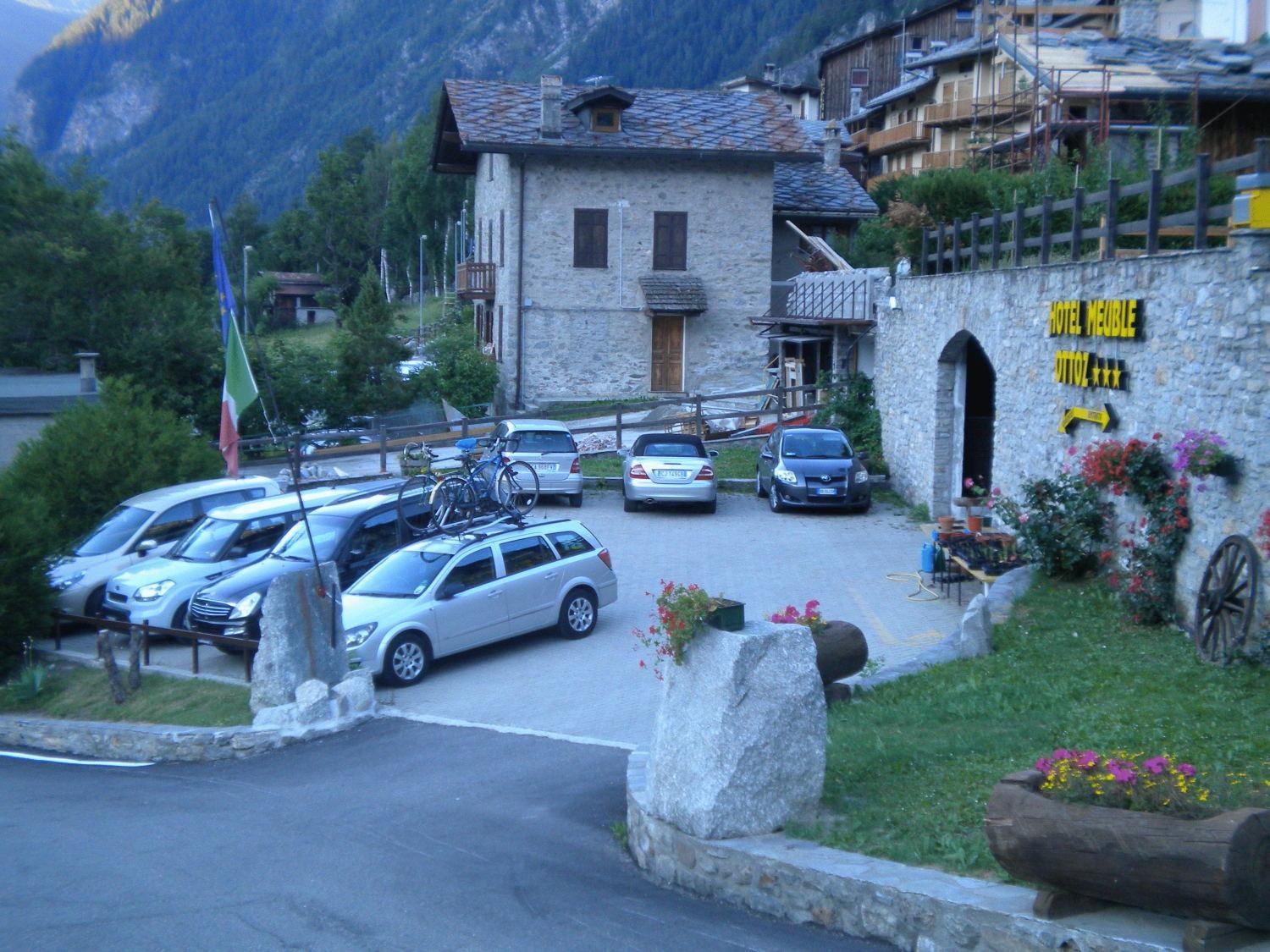 Hotel Ottoz Meublé Courmayeur Exterior foto