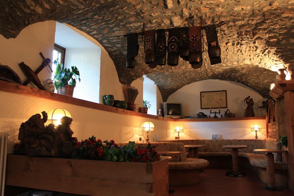 Hotel Ottoz Meublé Courmayeur Exterior foto