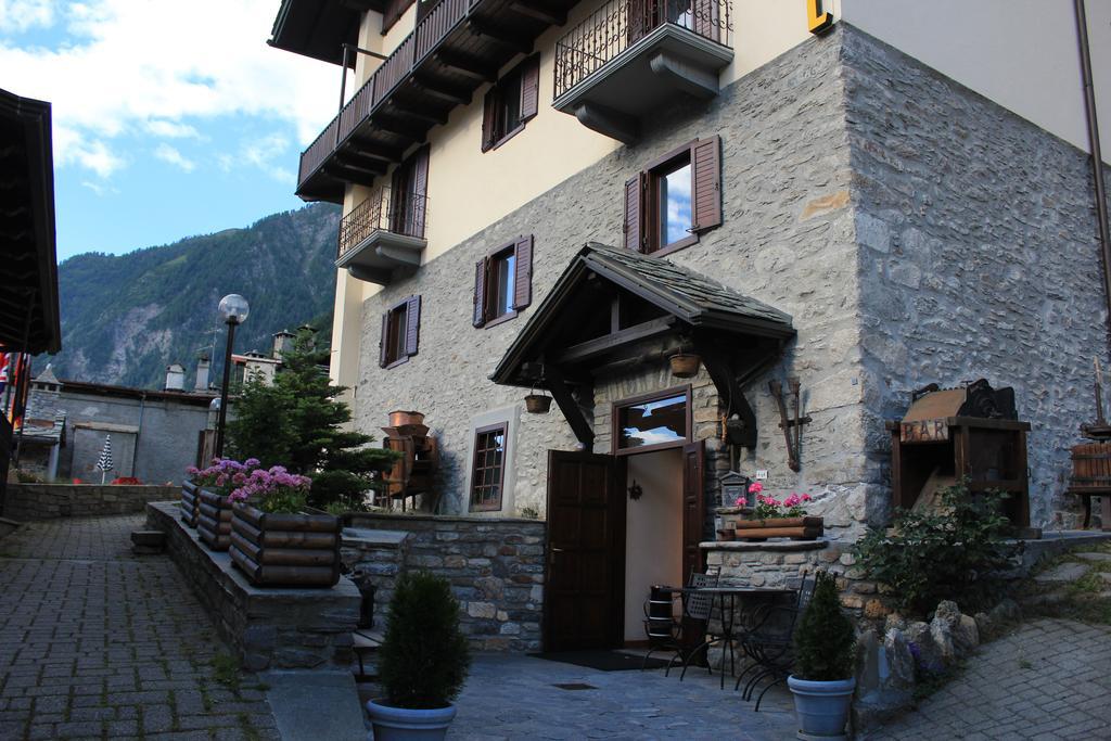 Hotel Ottoz Meublé Courmayeur Exterior foto