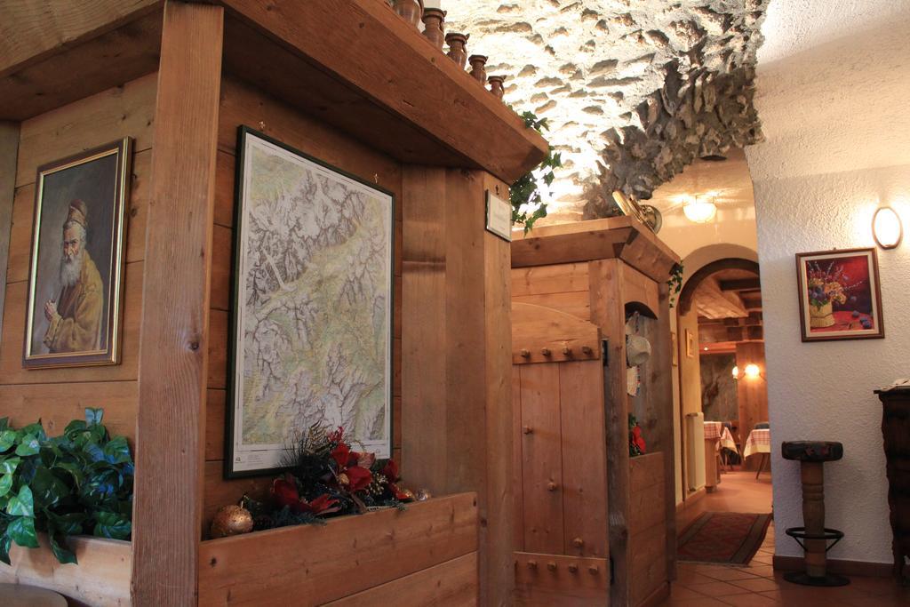 Hotel Ottoz Meublé Courmayeur Exterior foto