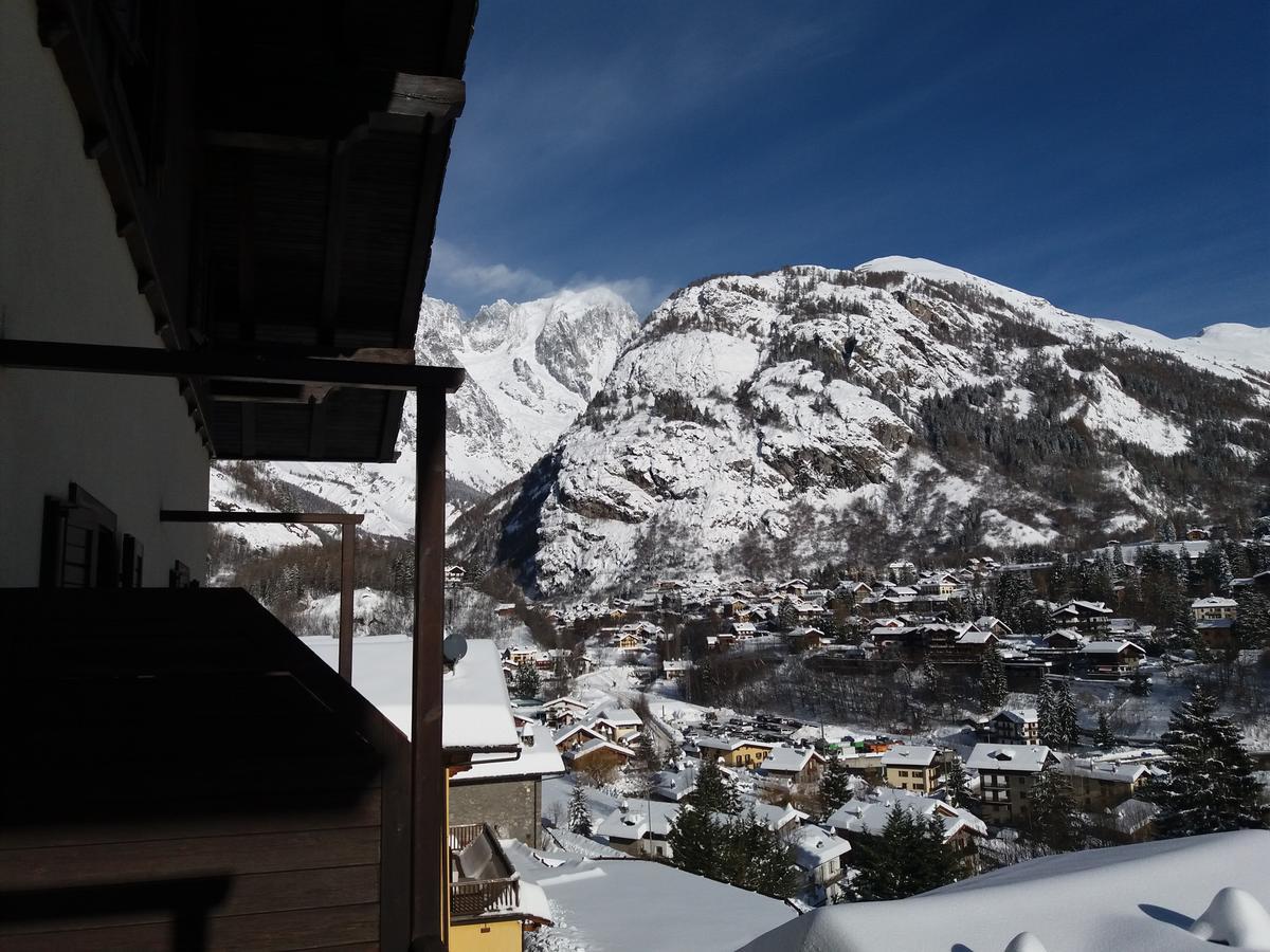 Hotel Ottoz Meublé Courmayeur Exterior foto