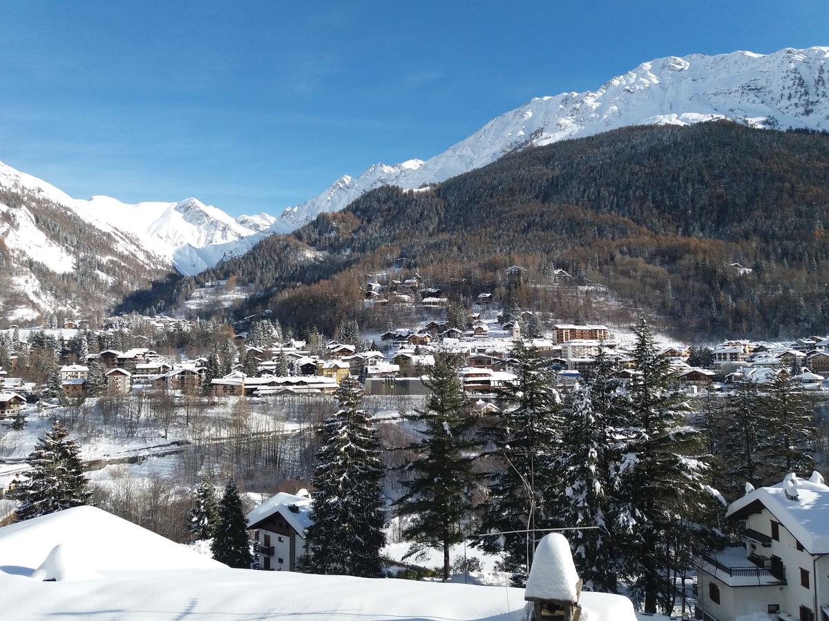 Hotel Ottoz Meublé Courmayeur Exterior foto