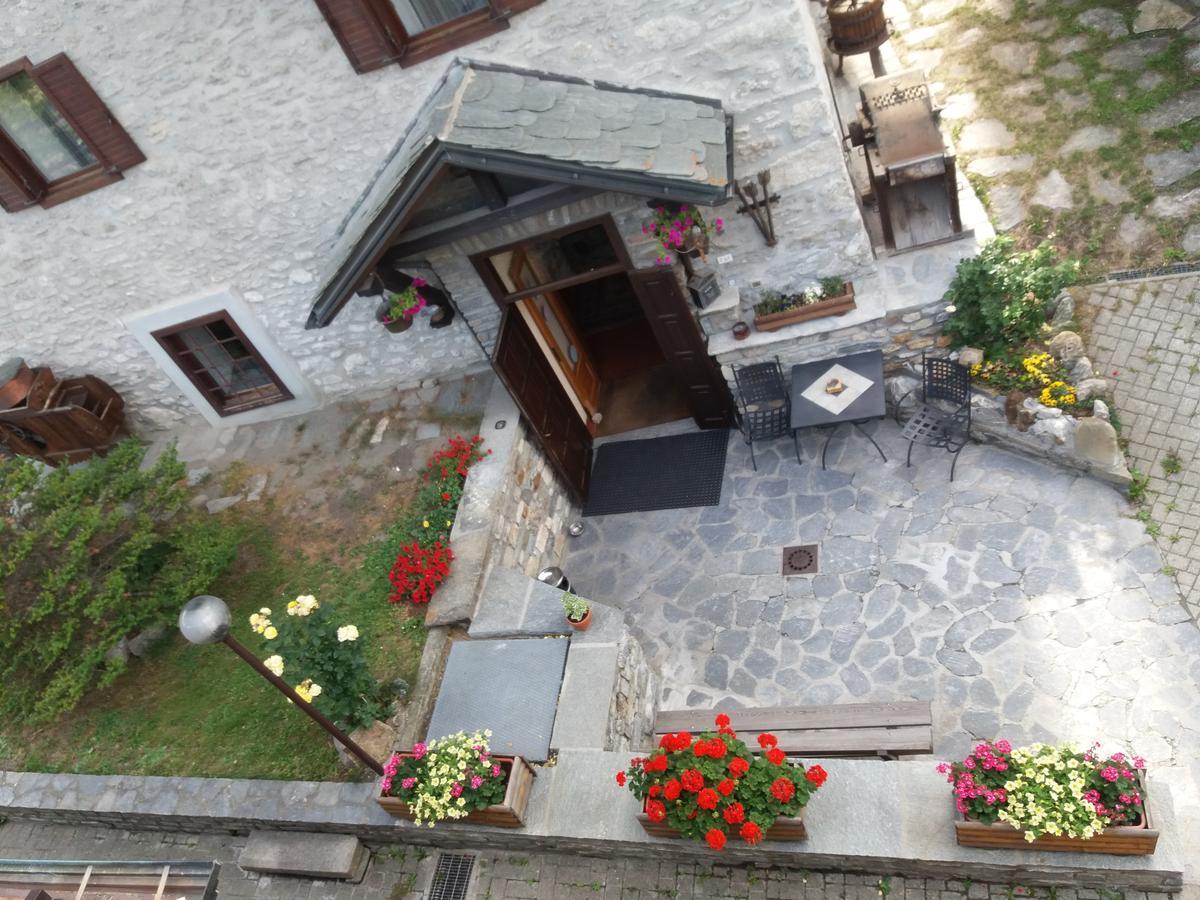 Hotel Ottoz Meublé Courmayeur Exterior foto