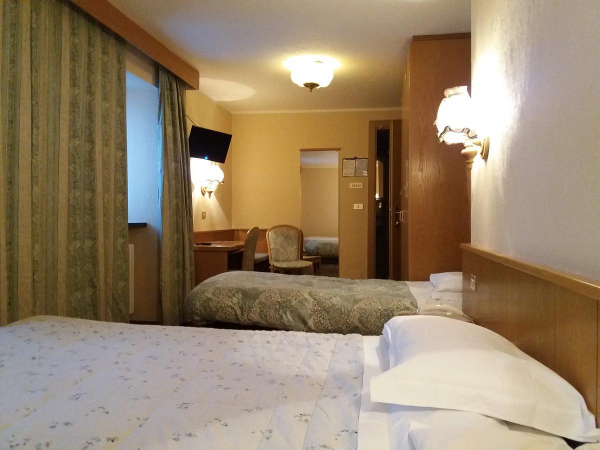 Hotel Ottoz Meublé Courmayeur Exterior foto