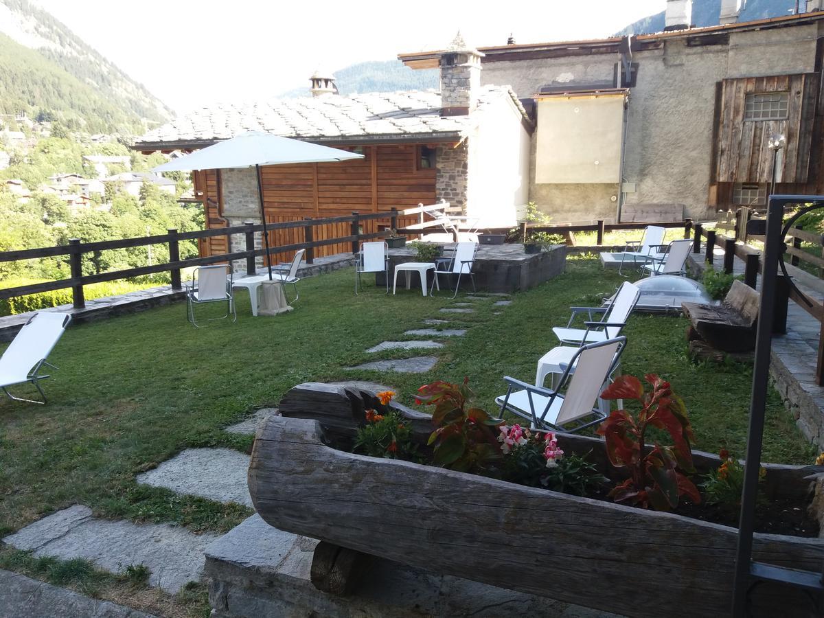 Hotel Ottoz Meublé Courmayeur Exterior foto