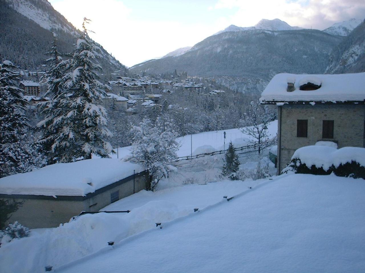 Hotel Ottoz Meublé Courmayeur Exterior foto