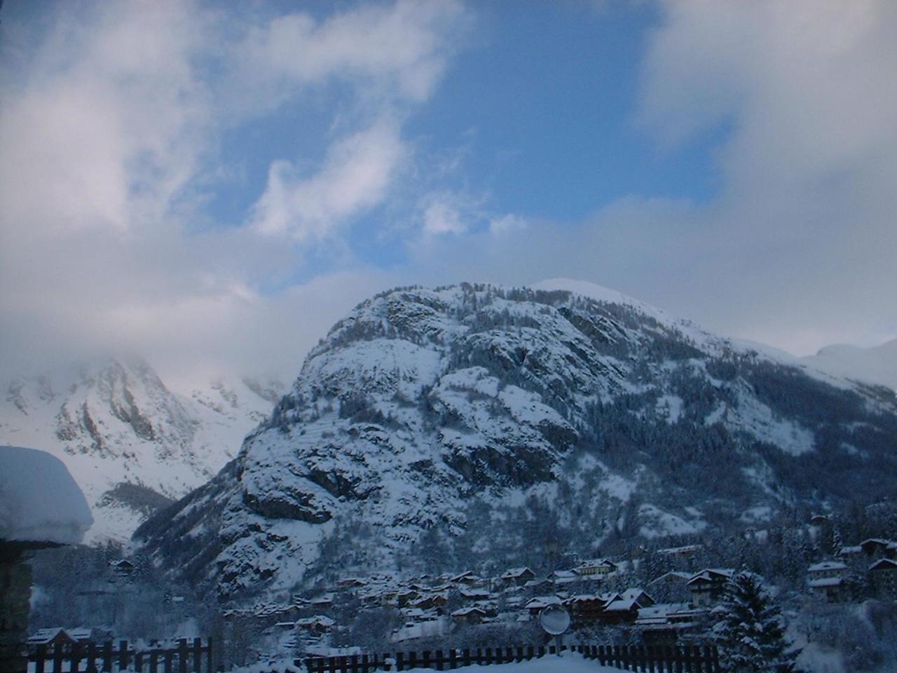 Hotel Ottoz Meublé Courmayeur Exterior foto